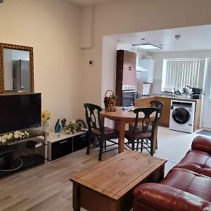 Single Bedroom Near Qmc Homestay